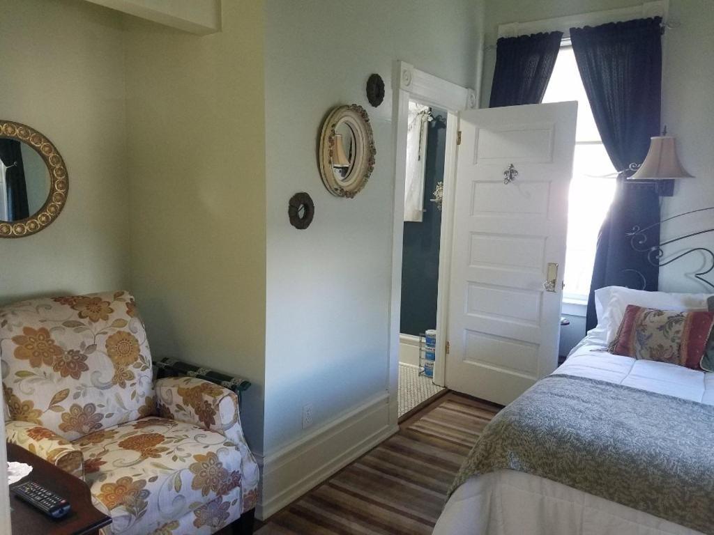 Abbey House Inn (Adults Only) Winters Екстер'єр фото